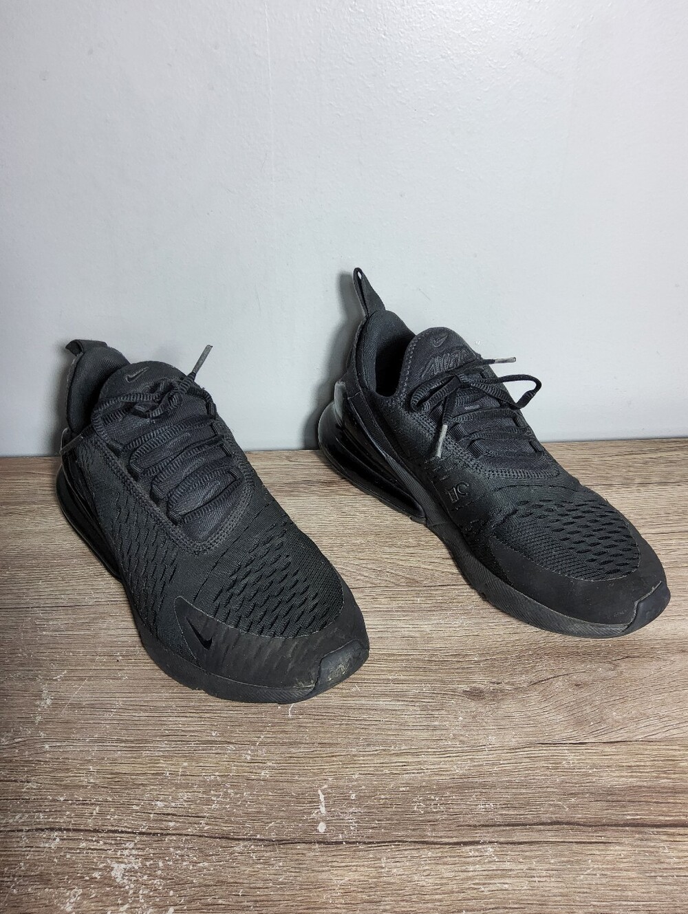 Nike Air Max 270 Triple Black Sneakers Shoes AH6789-006 Women's 9.5 - Picture 3 of 8